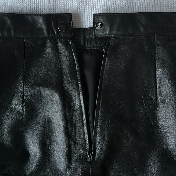 WILSON LEATHER Black Leather Mini Pencil Skirt Lined Back Zip Closure Size 4 - Picture 5 of 8